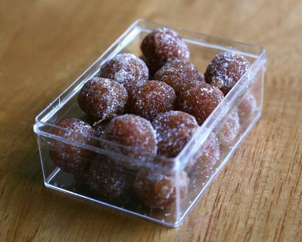 Sugar-coated tamarind candy balls