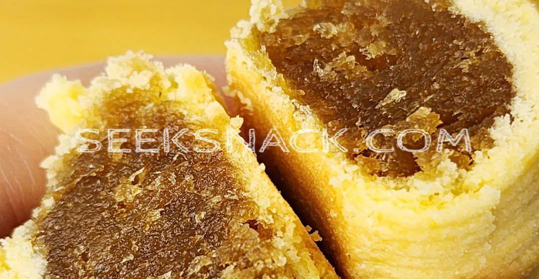 ภายในของอลิซพายไส้สับปะรด อัดแน่นไปด้วยไส้สับปะรดกวน