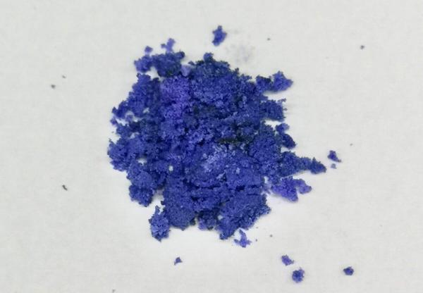 A blue colouring dispersed in maltodextrin, its carrier