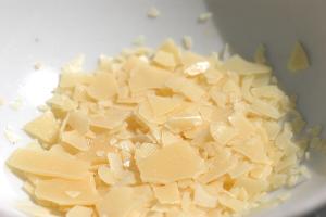 Carnauba wax flakes, a common glazing agent for sweets