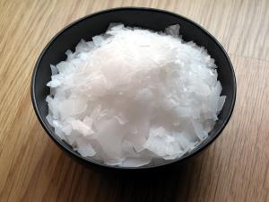 Nigari flakes, magnesium chloride from seawater