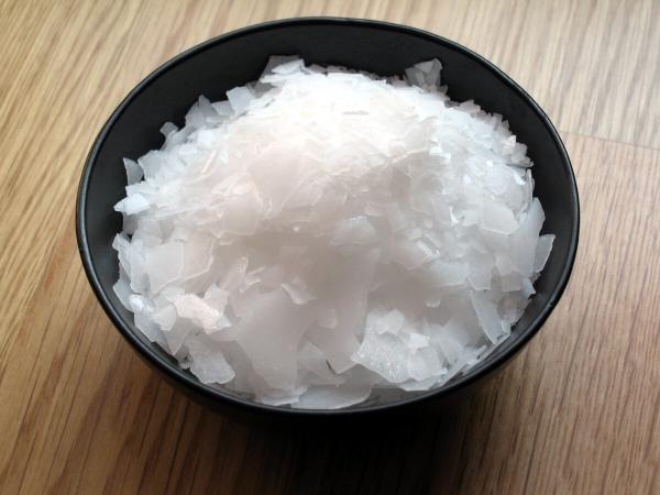 Nigari flakes, magnesium chloride from seawater